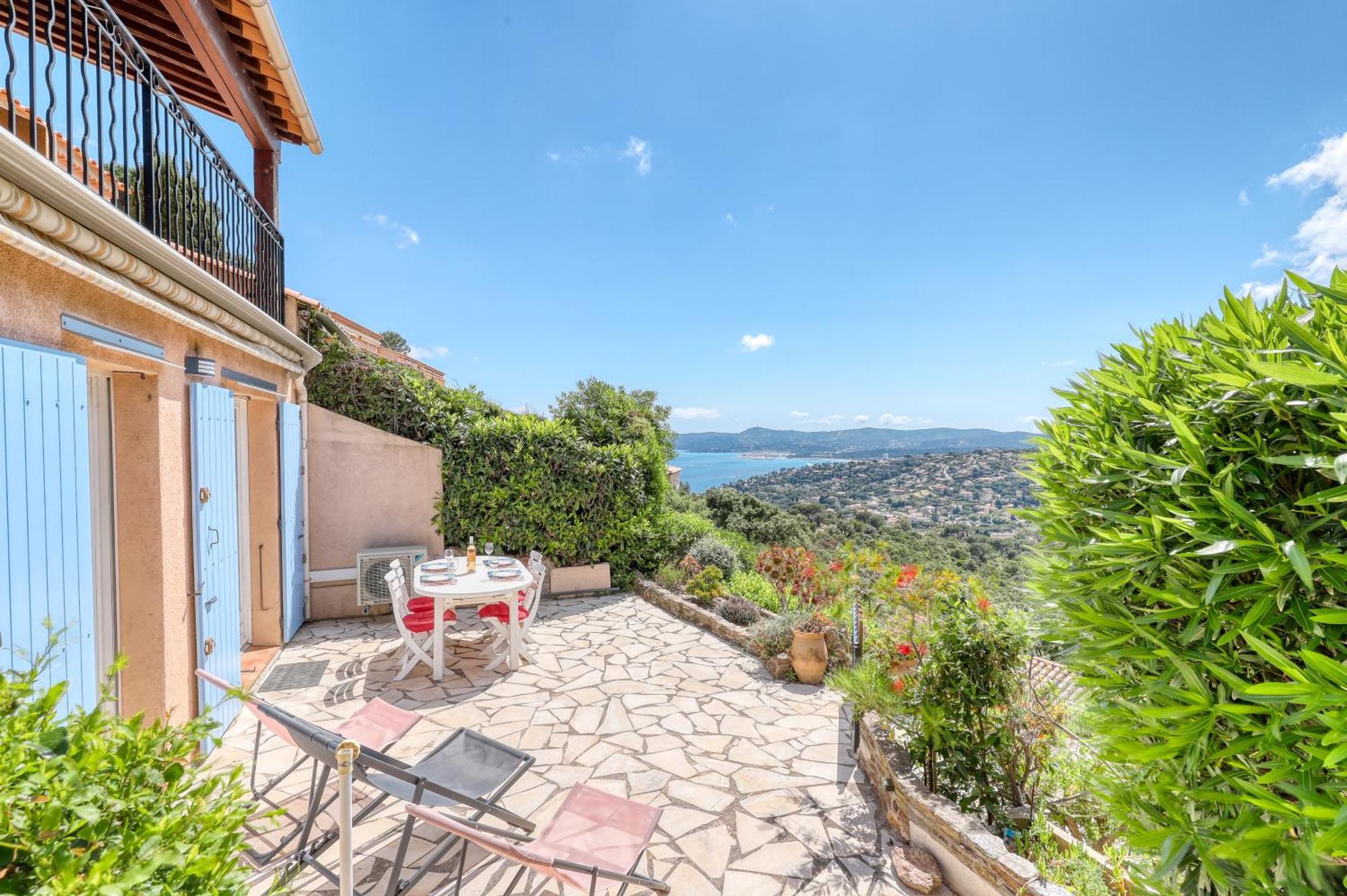 Appartement Vue exceptionnelle à Saint-Clair pour 5 personnes à Le Lavandou Extérieur photo