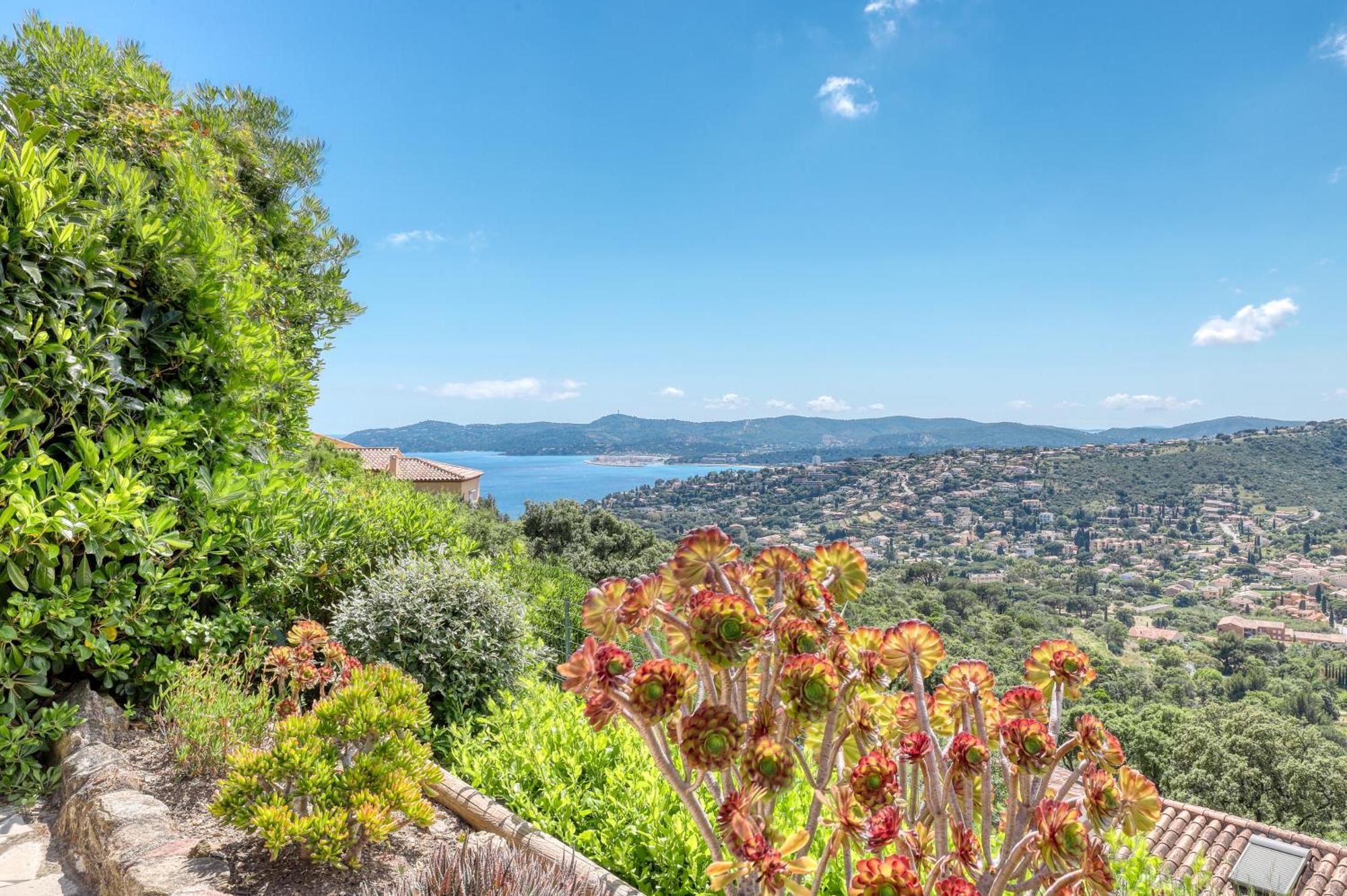 Appartement Vue exceptionnelle à Saint-Clair pour 5 personnes à Le Lavandou Extérieur photo