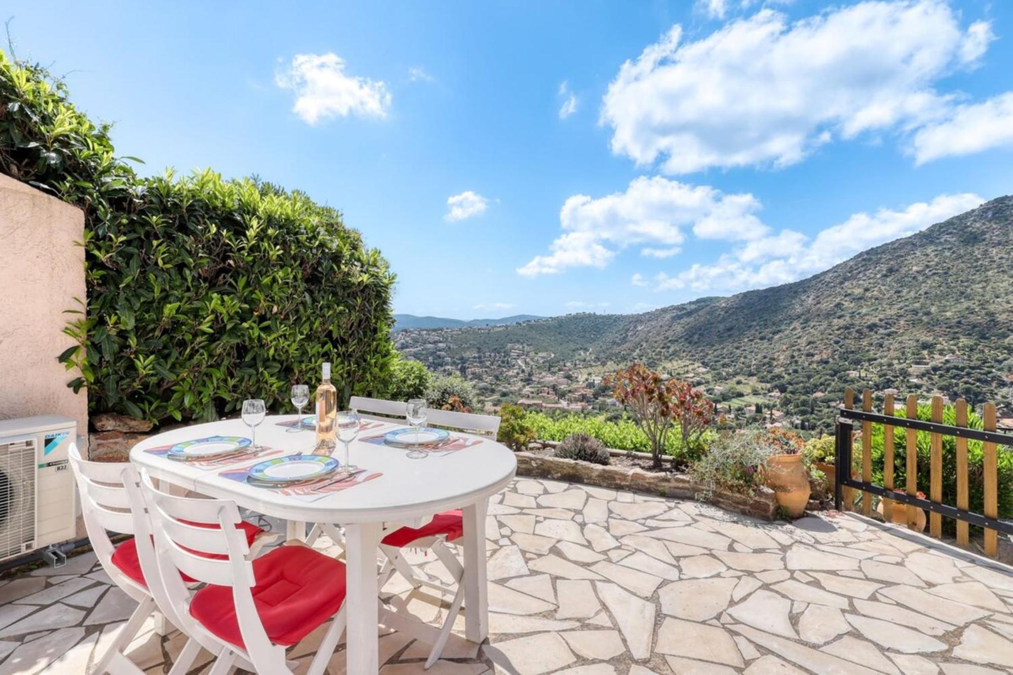 Appartement Vue exceptionnelle à Saint-Clair pour 5 personnes à Le Lavandou Extérieur photo